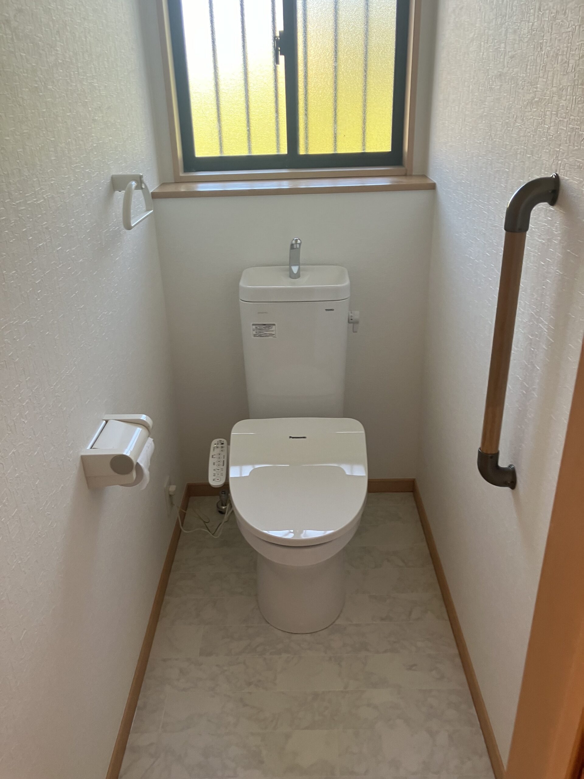 大理石調の床が映えるトイレ🚽